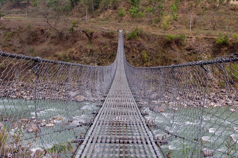 подвесной мост недалеко от Бесисахара