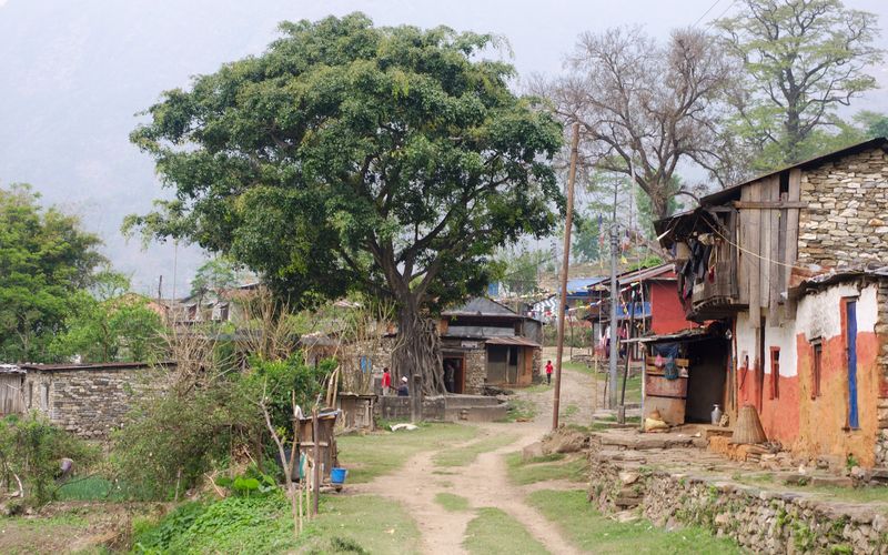 безымянная деревня меду Бесисахаром и Кхуди