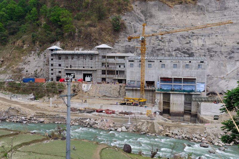 строящаяся гидроэлектростанция вблиз Кхуди