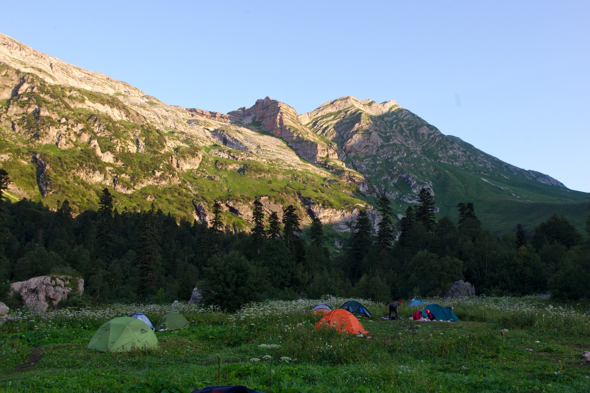 Мезмай с палатками